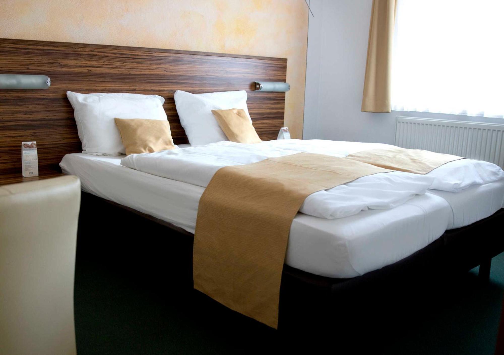 Hotel Garni Goldene Traube Bad Windsheim Luaran gambar