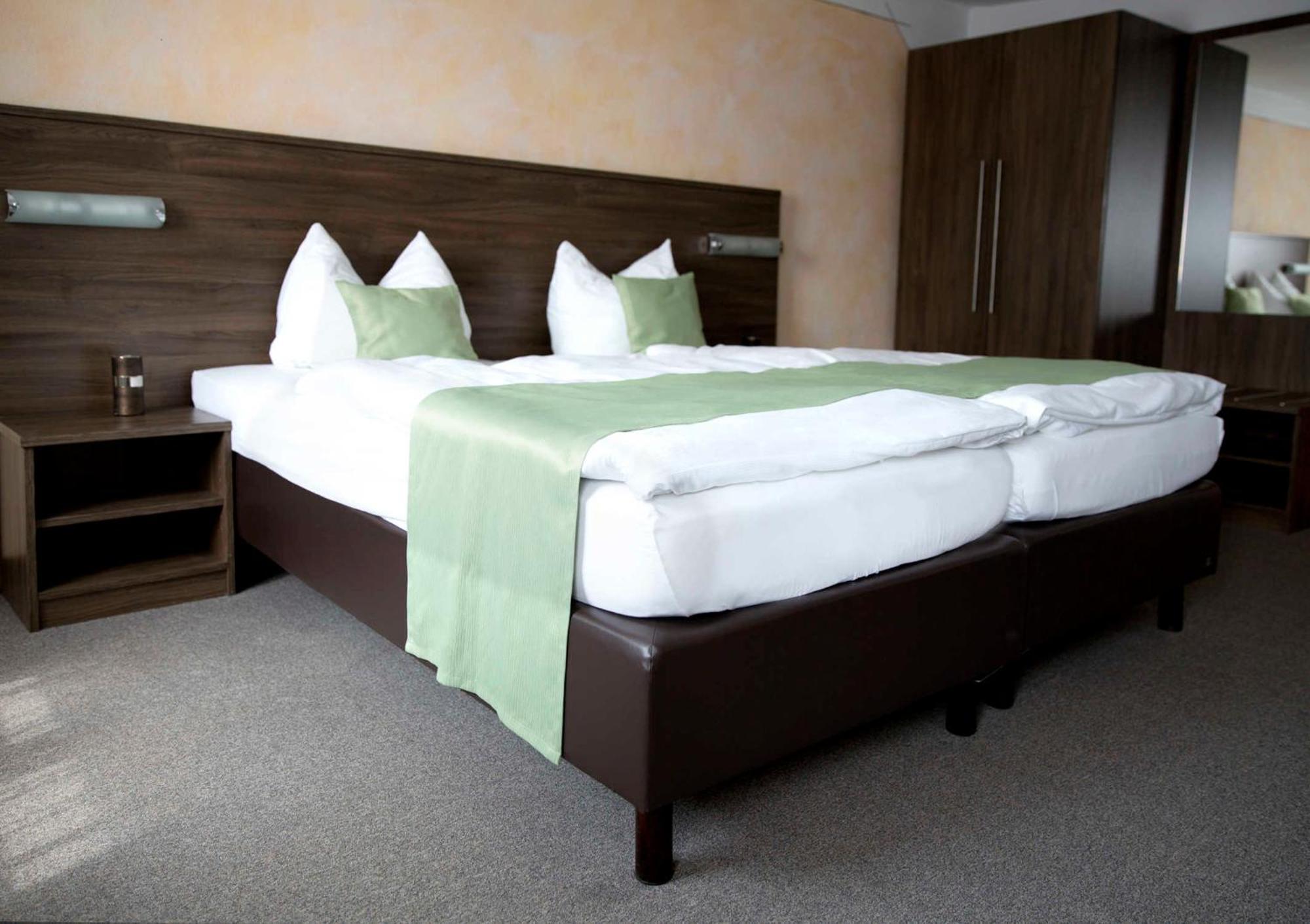 Hotel Garni Goldene Traube Bad Windsheim Luaran gambar