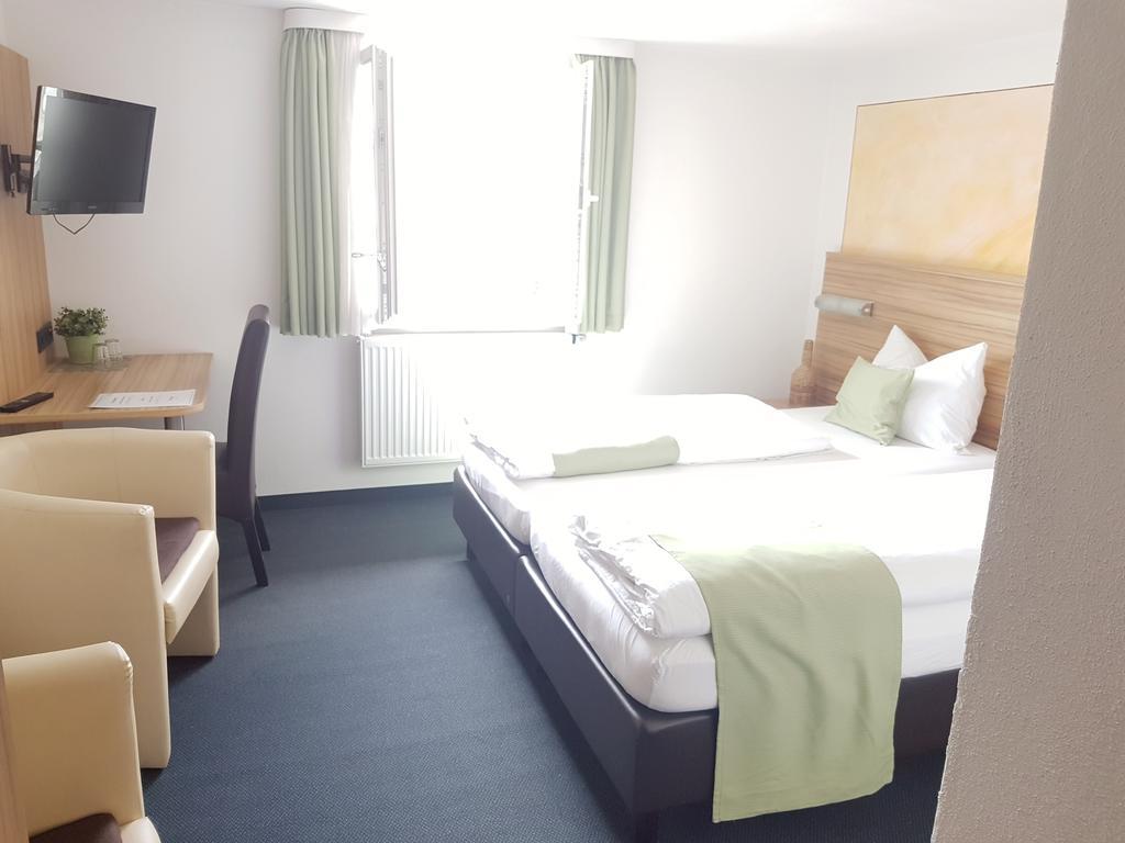 Hotel Garni Goldene Traube Bad Windsheim Luaran gambar