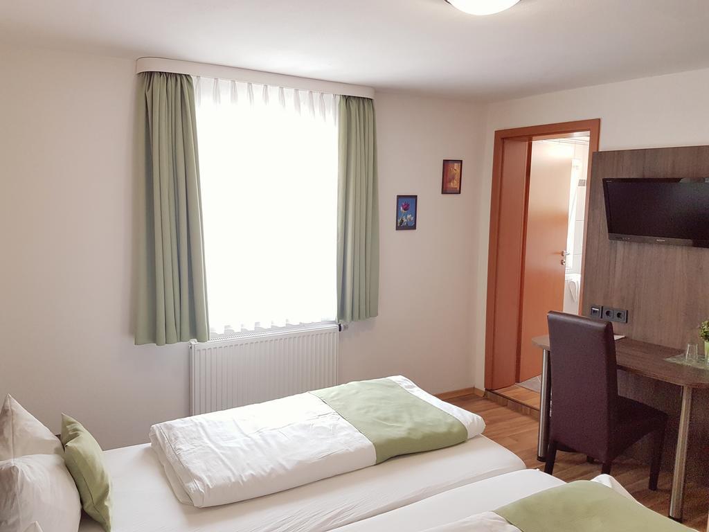 Hotel Garni Goldene Traube Bad Windsheim Luaran gambar