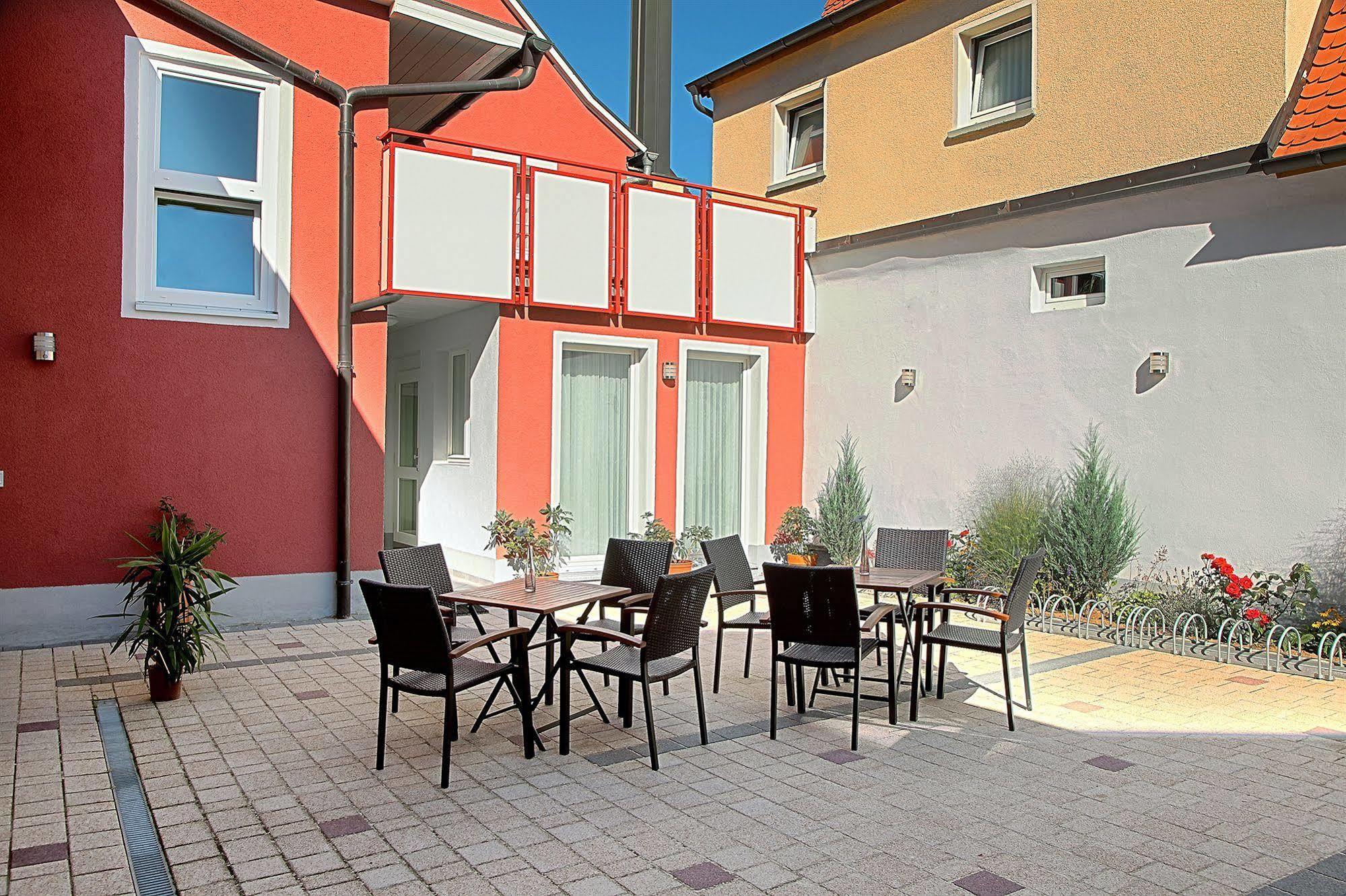 Hotel Garni Goldene Traube Bad Windsheim Luaran gambar