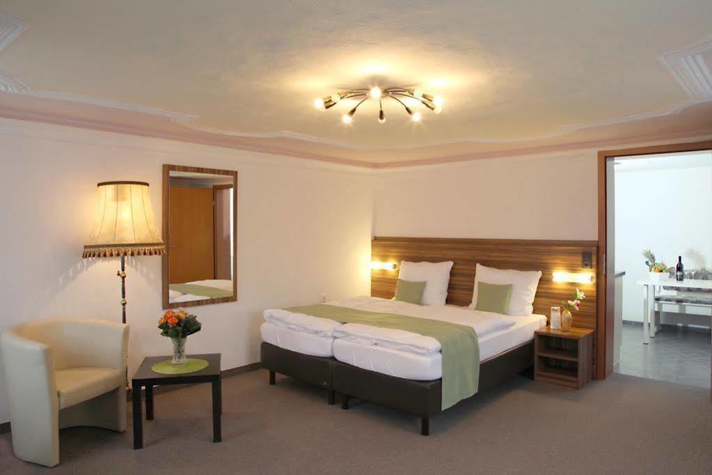 Hotel Garni Goldene Traube Bad Windsheim Luaran gambar