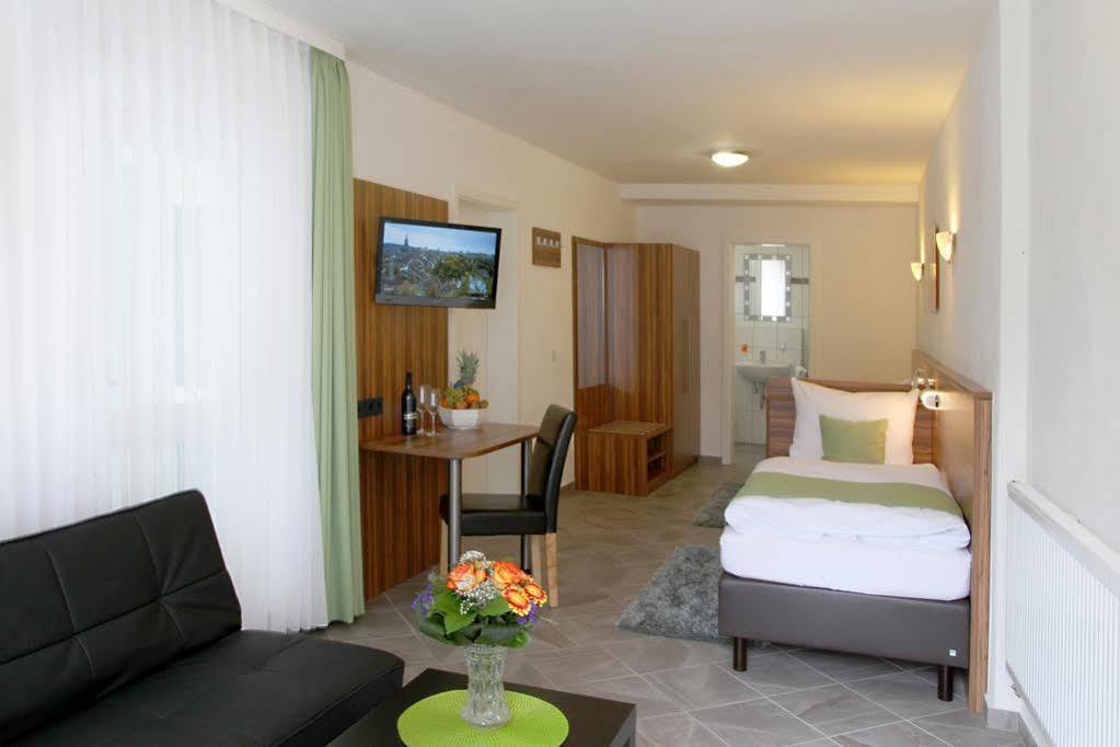 Hotel Garni Goldene Traube Bad Windsheim Luaran gambar