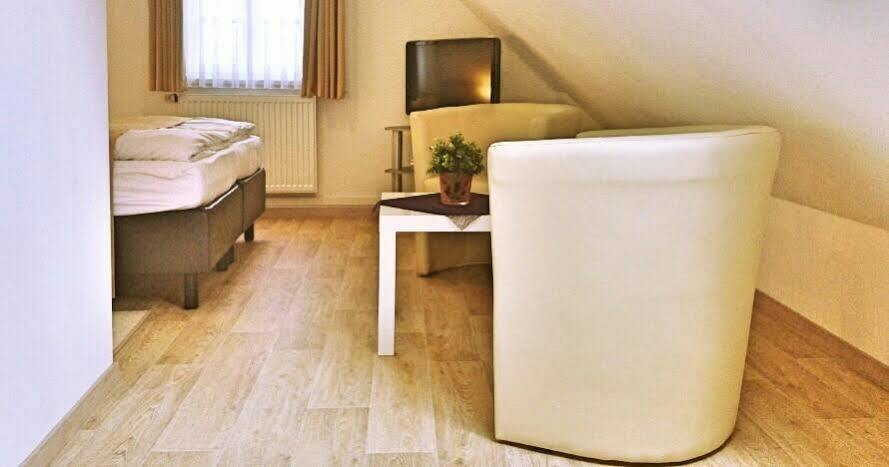 Hotel Garni Goldene Traube Bad Windsheim Luaran gambar
