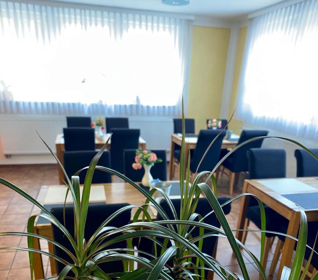 Hotel Garni Goldene Traube Bad Windsheim Luaran gambar